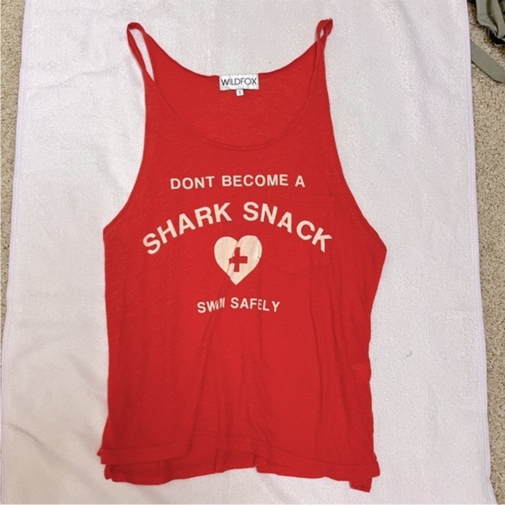 Wildfox red Shark snack tank - Picture 3 of 6